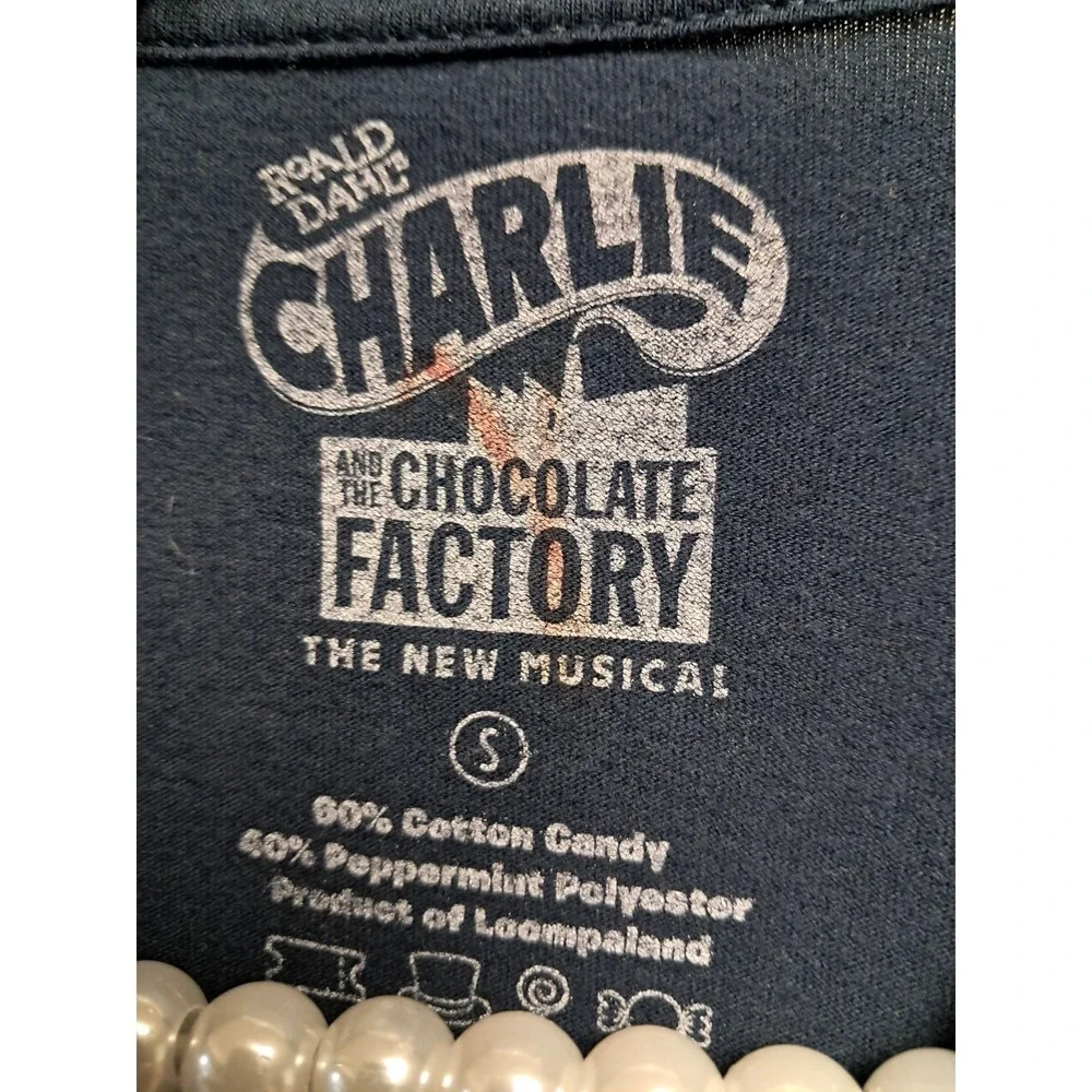 Roald Dahls Charlie And The Chocolate Factory Unisex Skyline T‎ Shirt. Small
